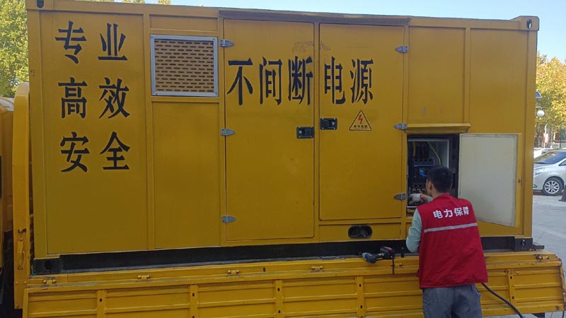 靖安柴油发电机组和UPS电源配合使用时，如何避免切换过程中的电力中断？